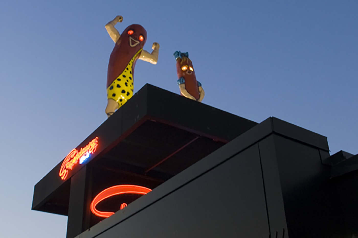 Superdawg Drive-In in Chicago, Illinois. | Giant Hot Dogs on a Restaurant's Roof