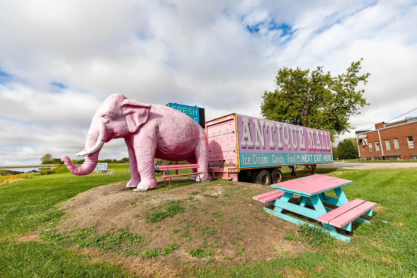 Pink Elephant Antique Mall in Livingston, Illinois - Route 66 Roadside Attraction