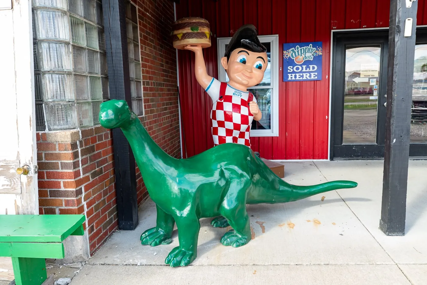 Big Boy statue and Sinclair Dinosaur at the Pink Elephant Antique Mall in Livingston, Illinois - Route 66 Roadside Attraction