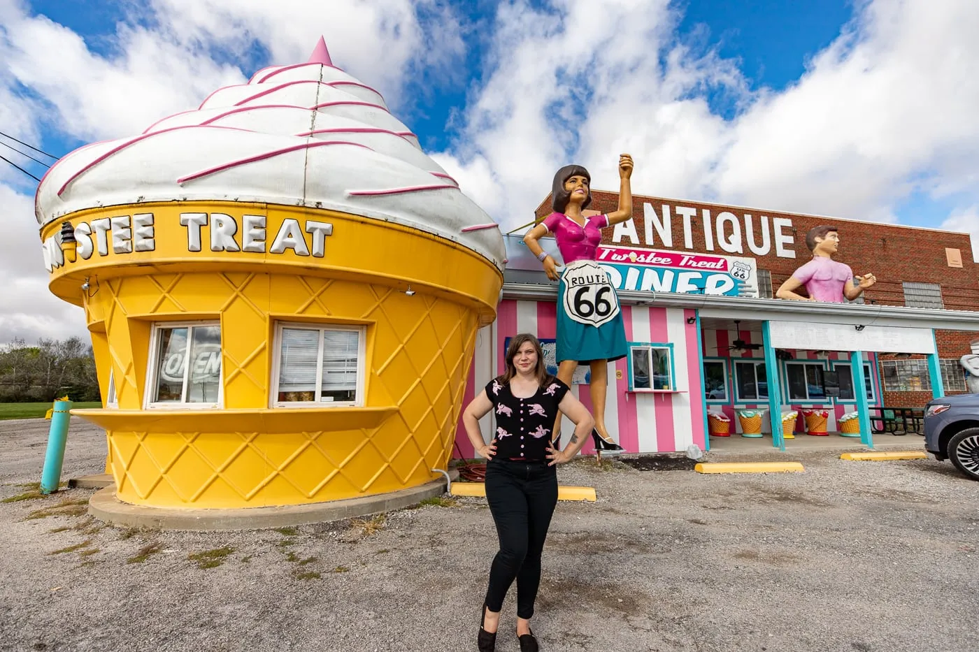 Pink Elephant Antique Mall in Livingston, Illinois - Route 66 Roadside Attraction