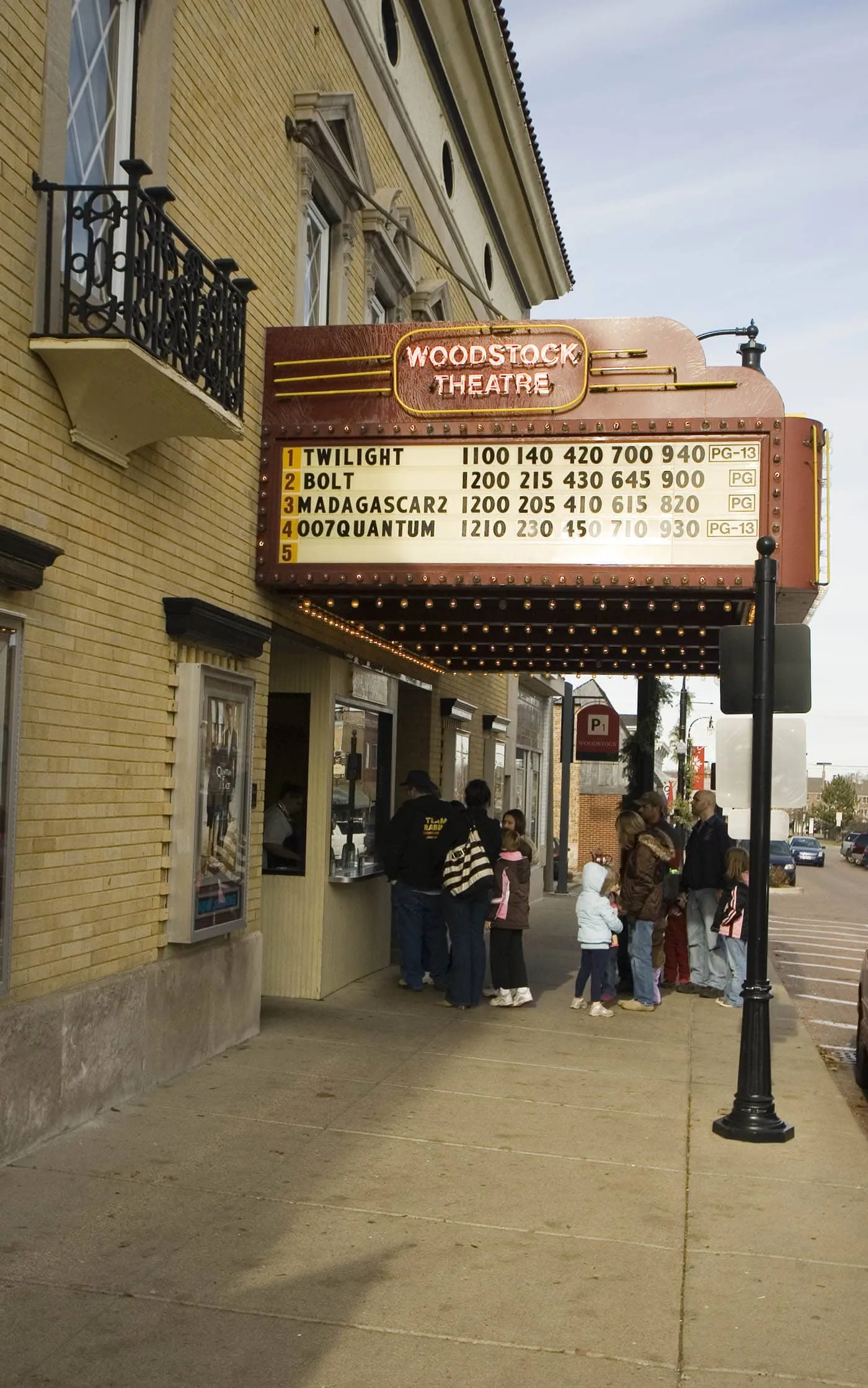 Alpine Theater / Woodstock Theatre - Groundhog Day Movie Filming Locations in Woodstock, Illinois