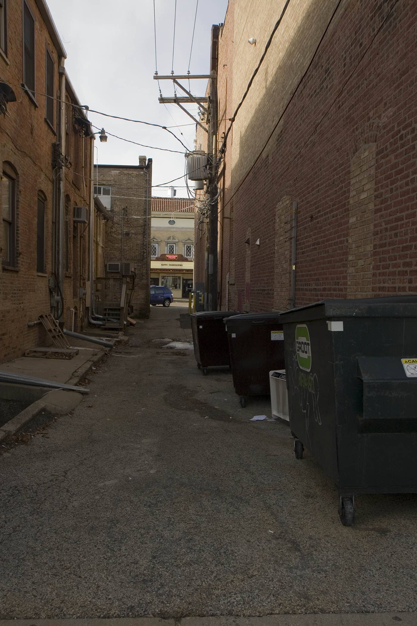 Alley where Phil finds the old man dead - Groundhog Day Movie Filming Locations in Woodstock, Illinois