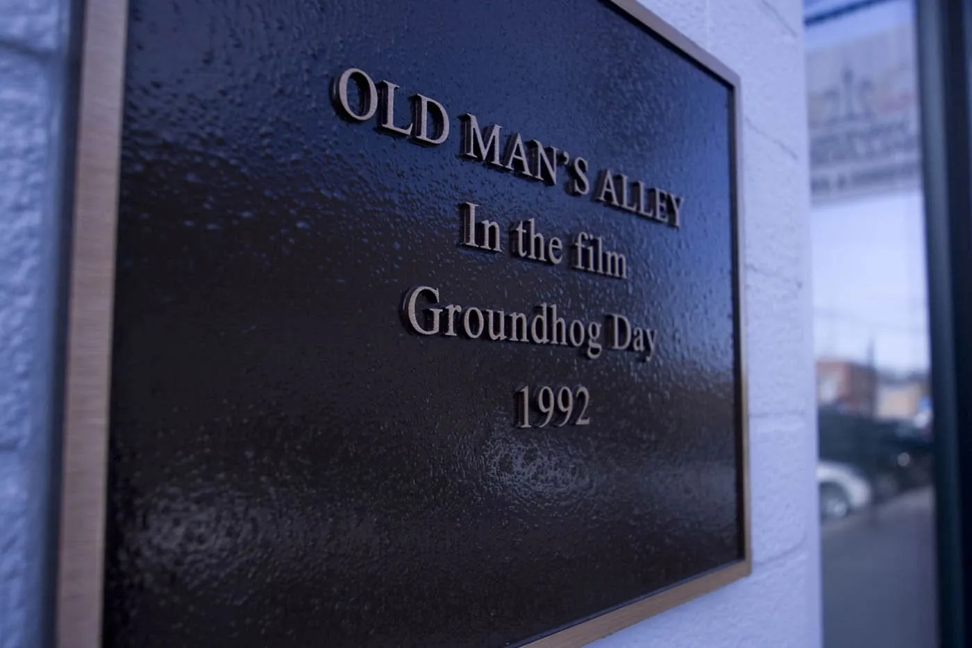 Alley where Phil finds the old man dead - Groundhog Day Movie Filming Locations in Woodstock, Illinois