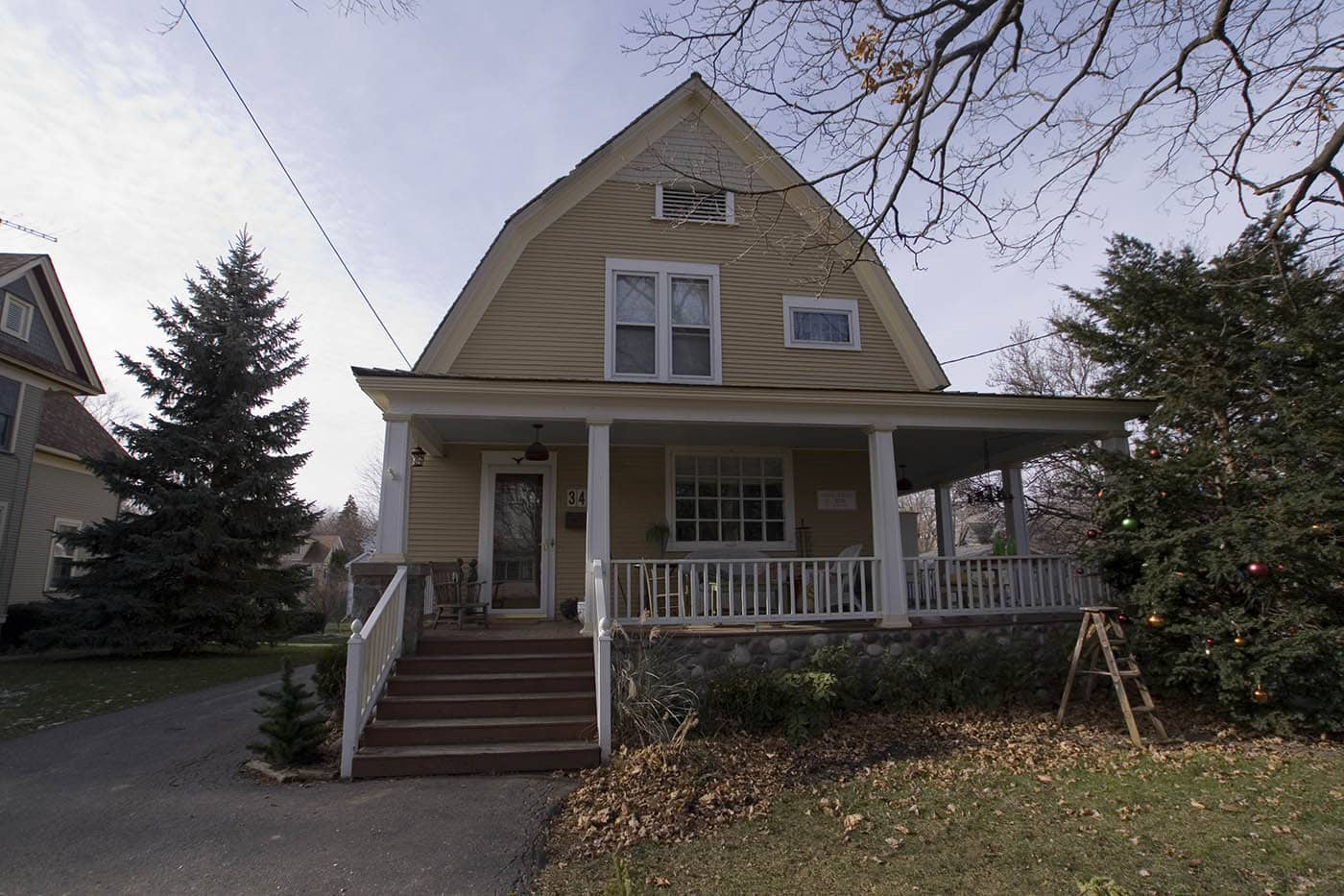 Piano teacher's house - Groundhog Day Movie Filming Locations in Woodstock, Illinois