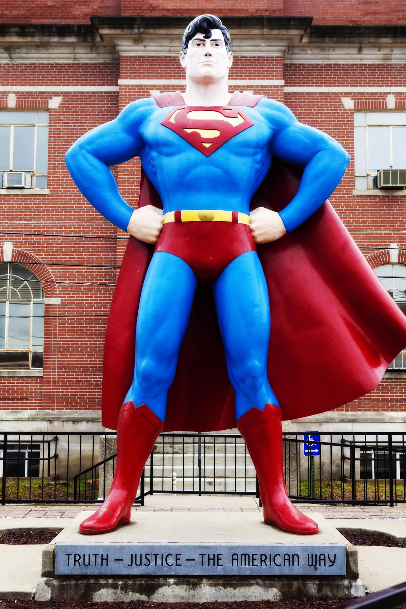 Roadside Attraction - Giant Superman statue in Metropolis, Illinois.