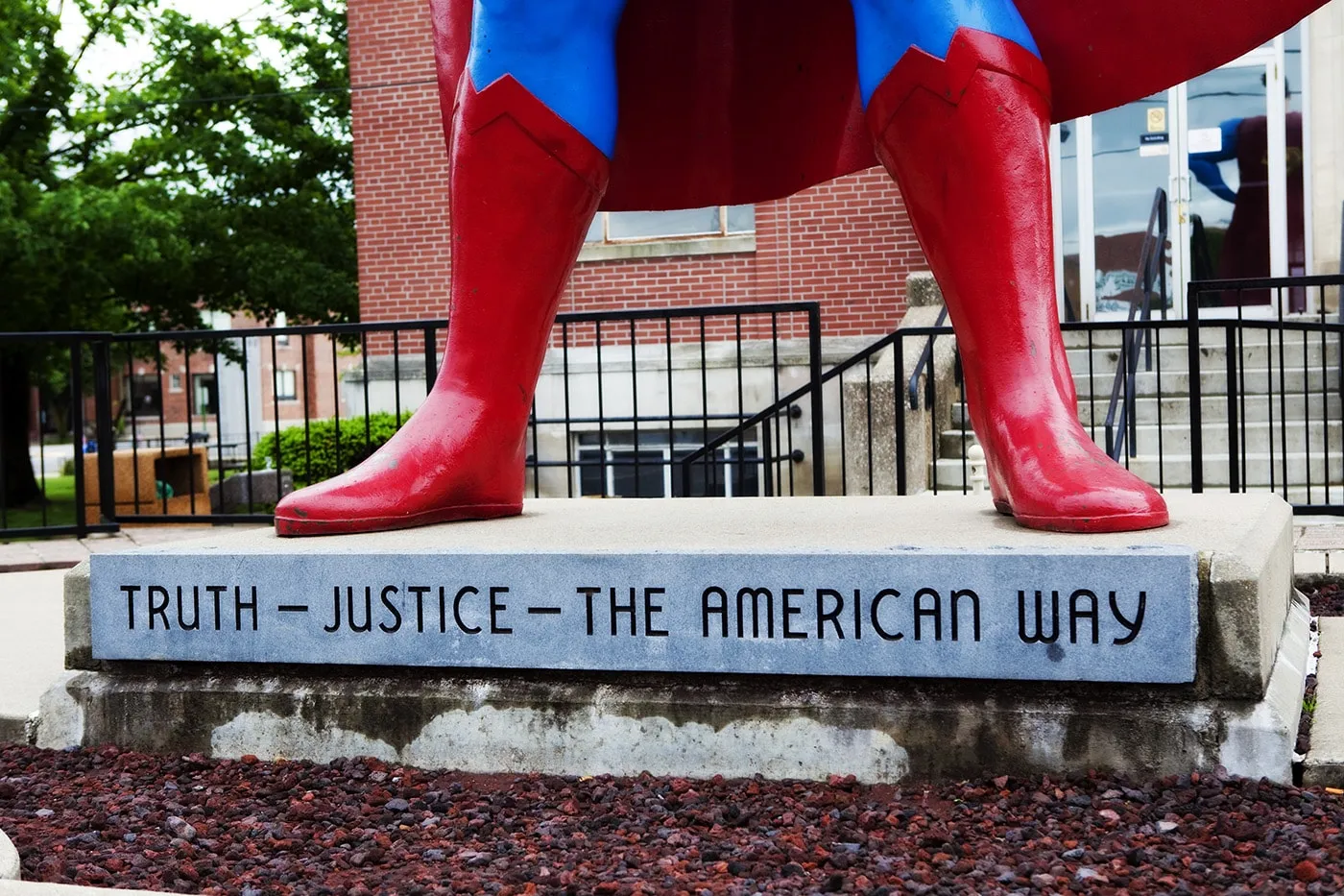 Roadside Attraction - Giant Superman statue in Metropolis, Illinois.