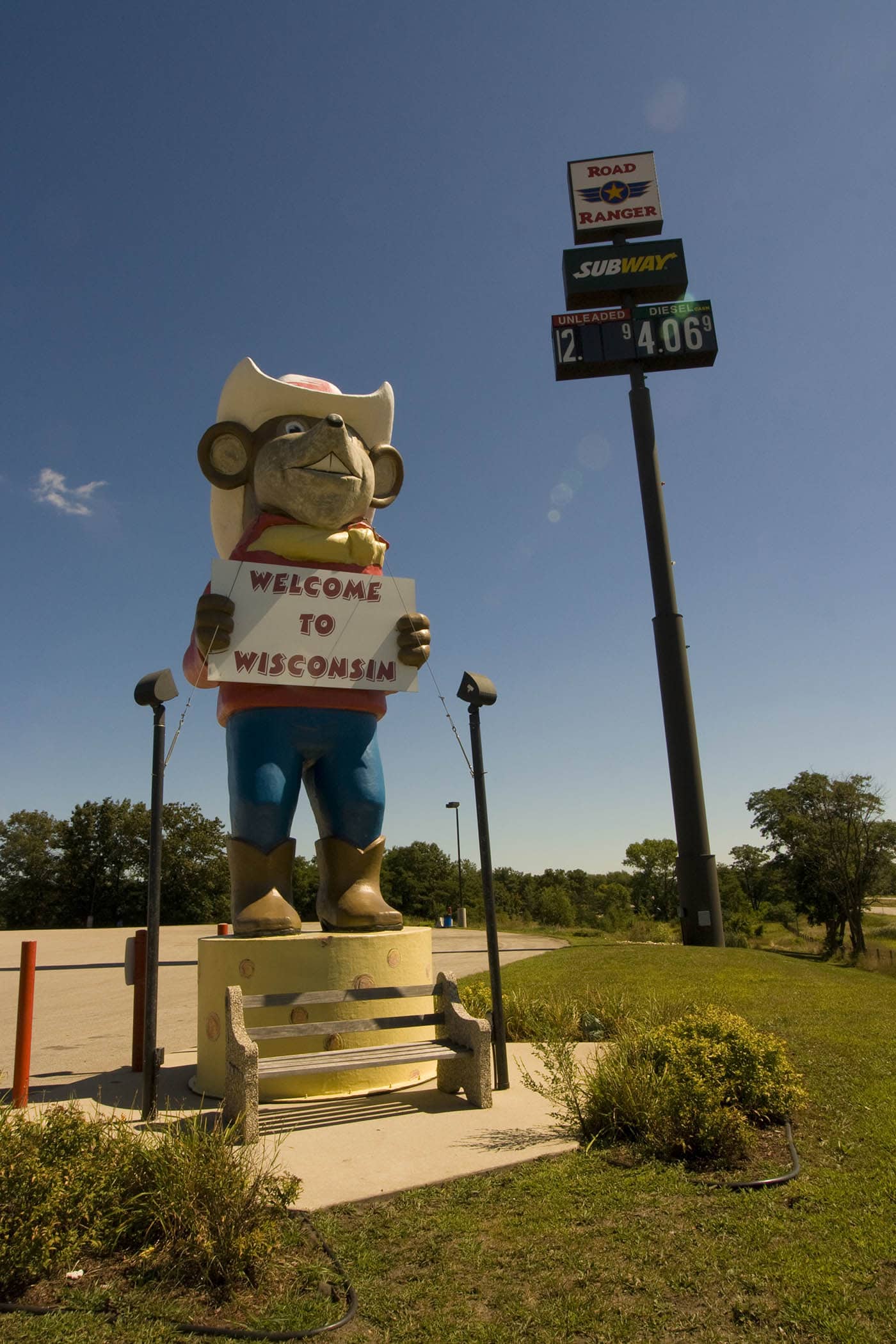 Giant western mouse in a cowboy hat holds a Welcome to Wisconsin sign in Oakdale, Wisconsin