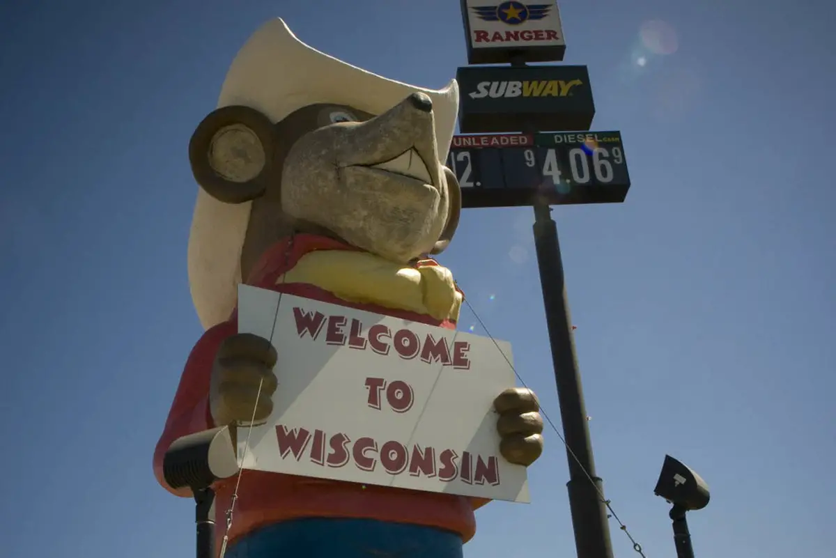 Giant western mouse in a cowboy hat holds a Welcome to Wisconsin sign in Oakdale, Wisconsin