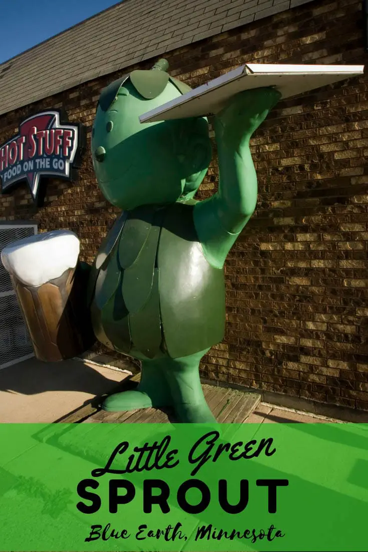 Photos of a Little Green Sprout (The Jolly Green Giant's apprentice) statue holding a pizza box and beer at a gas station in Blue Earth, Minnesota. Visit this weird roadside attraction on your Minnesota road trip while checking out other bucket list worthy places to visit in Minnesota on your travel itinerary.
#MinnesotaRoadsideAttractions #MinnesotaRoadsideAttraction #RoadsideAttractions #RoadsideAttraction #RoadTrip #MinnesotaRoadTrip #WeirdRoadsideAttractions #RoadTripStops