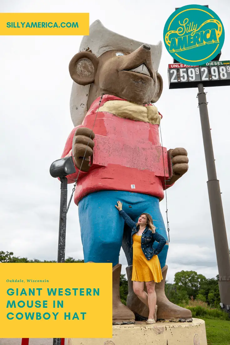 Giant Western Mouse in Cowboy Hat in Oakdale, Wisconsin | Wisconsin Roadside Attractions