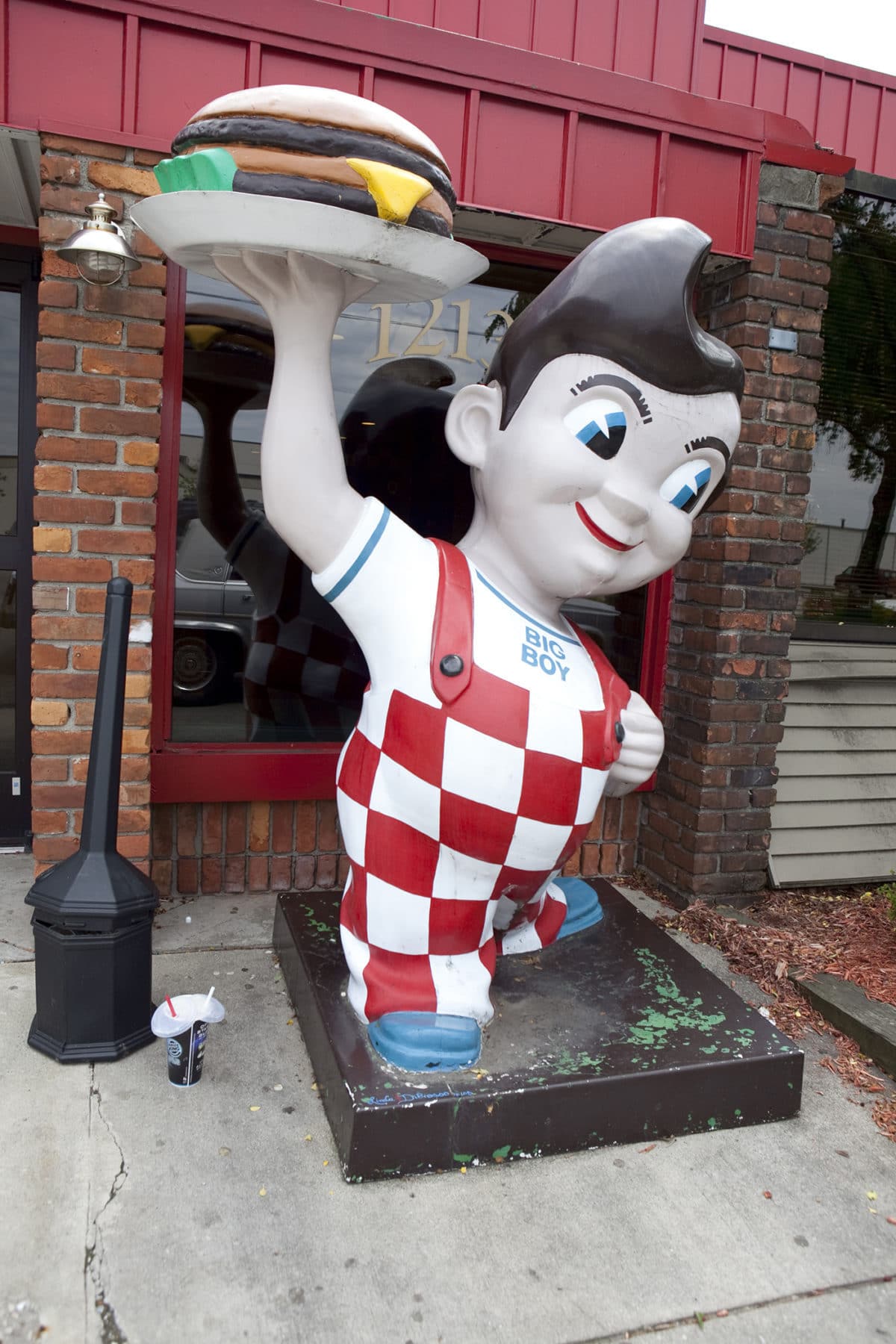 Big Boy Restaurant & Statues in Michigan