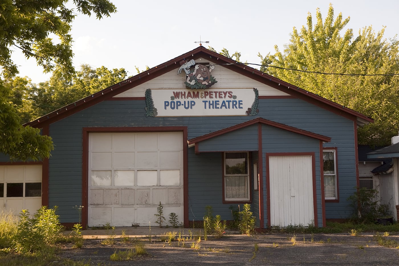 Wham & Petey's Pop-Up Theatre at the World's Largest Pecan in Brunswick, Missouri.