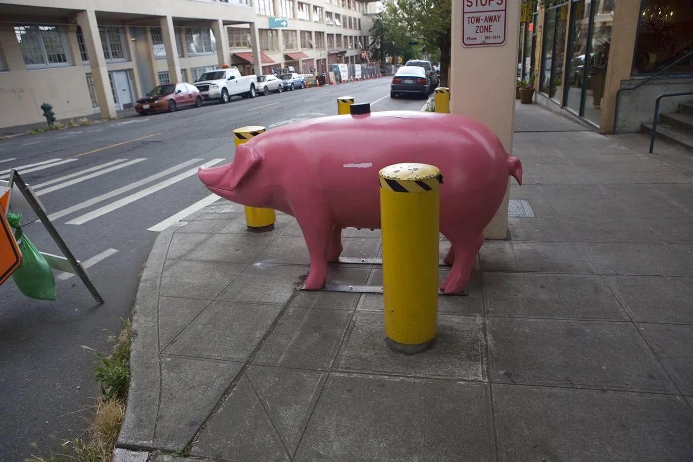 Pigs on Parade - Giant pink pig outside of Pike Place Market in Seattle, Washington.