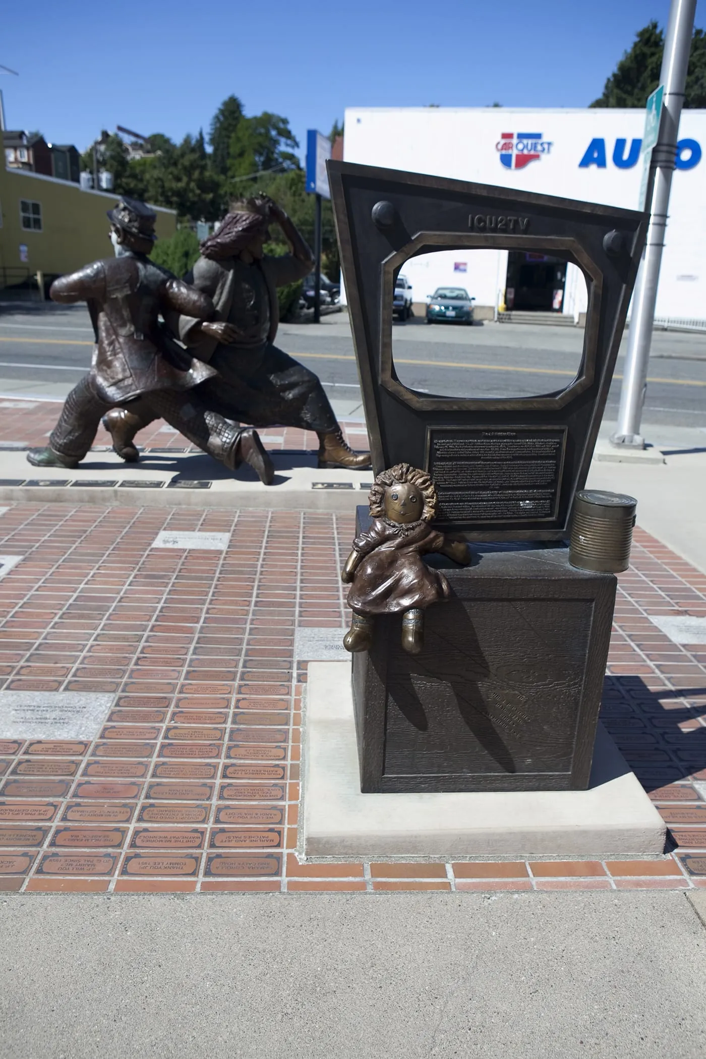 Late for the Interurban , a statue of J.P. Patches and his girlfriend Gertrude in the Fremont area of Seattle, Washington.