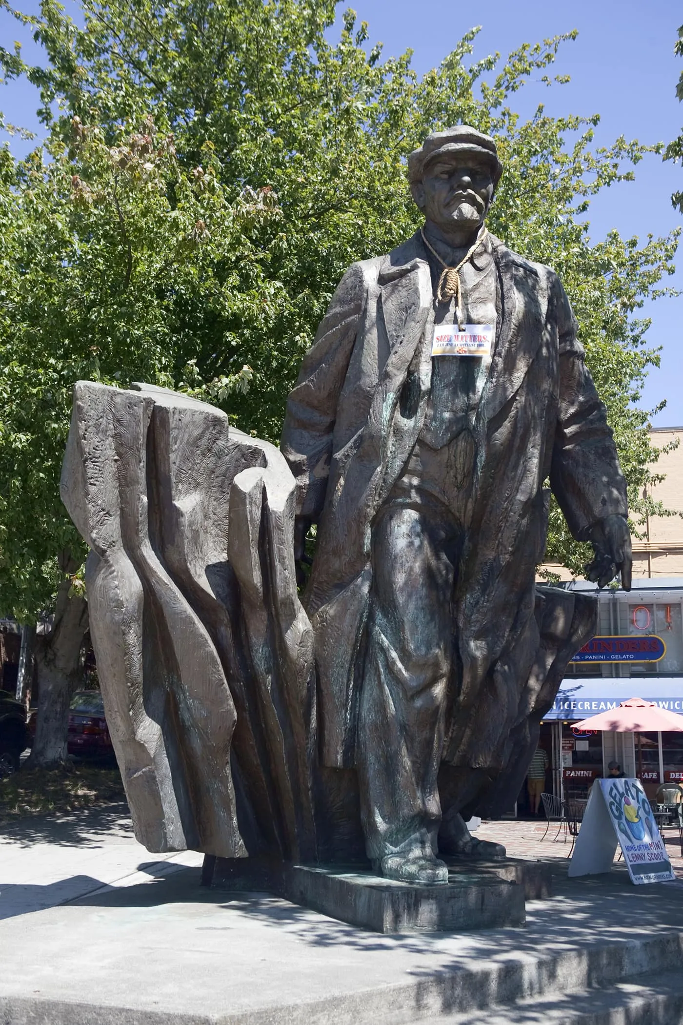 Giant statue of Vladimir Lenin, a roadside attraction in Fremont, Seattle, Washington.