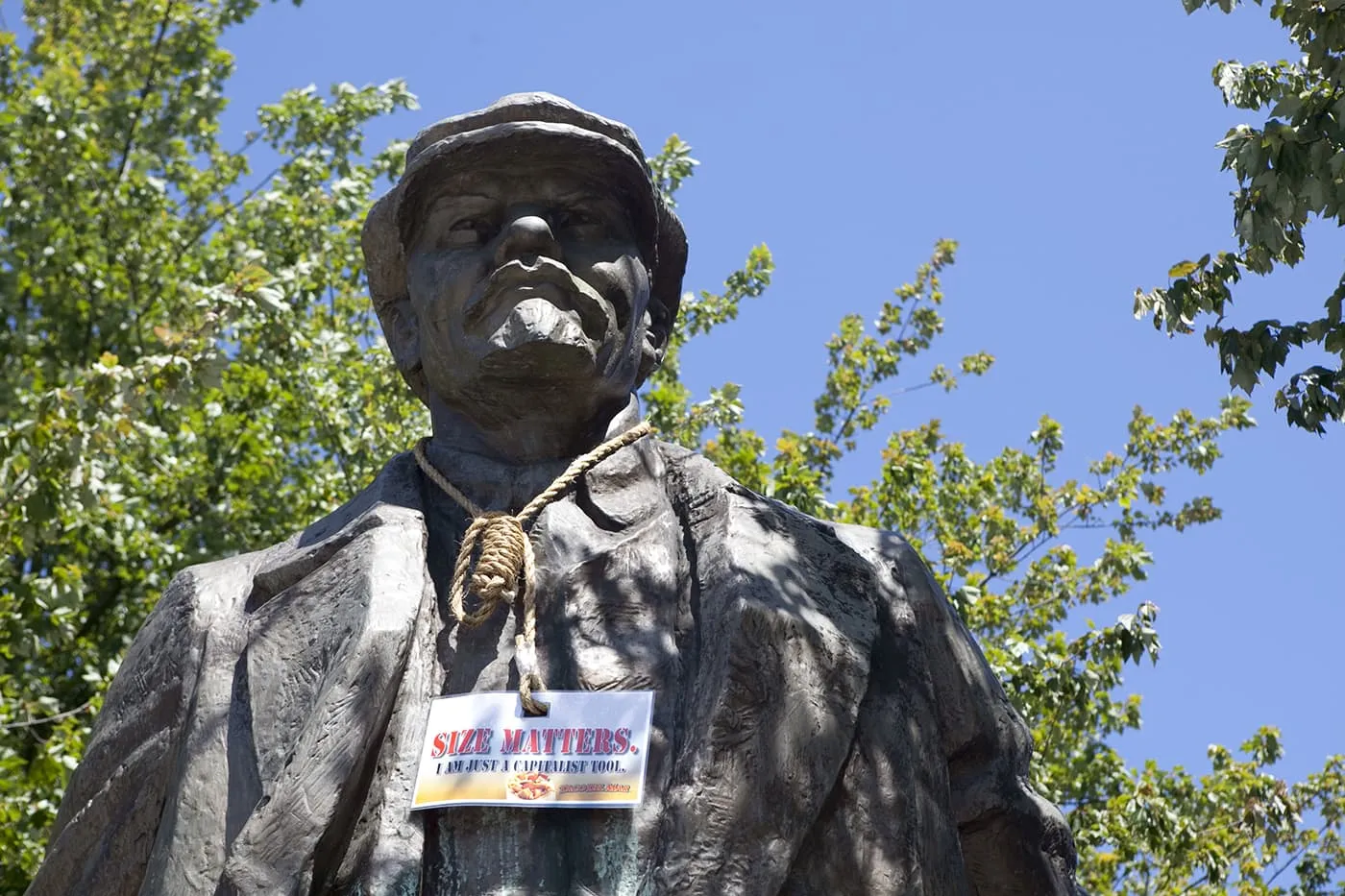 Giant statue of Vladimir Lenin, a roadside attraction in Fremont, Seattle, Washington.