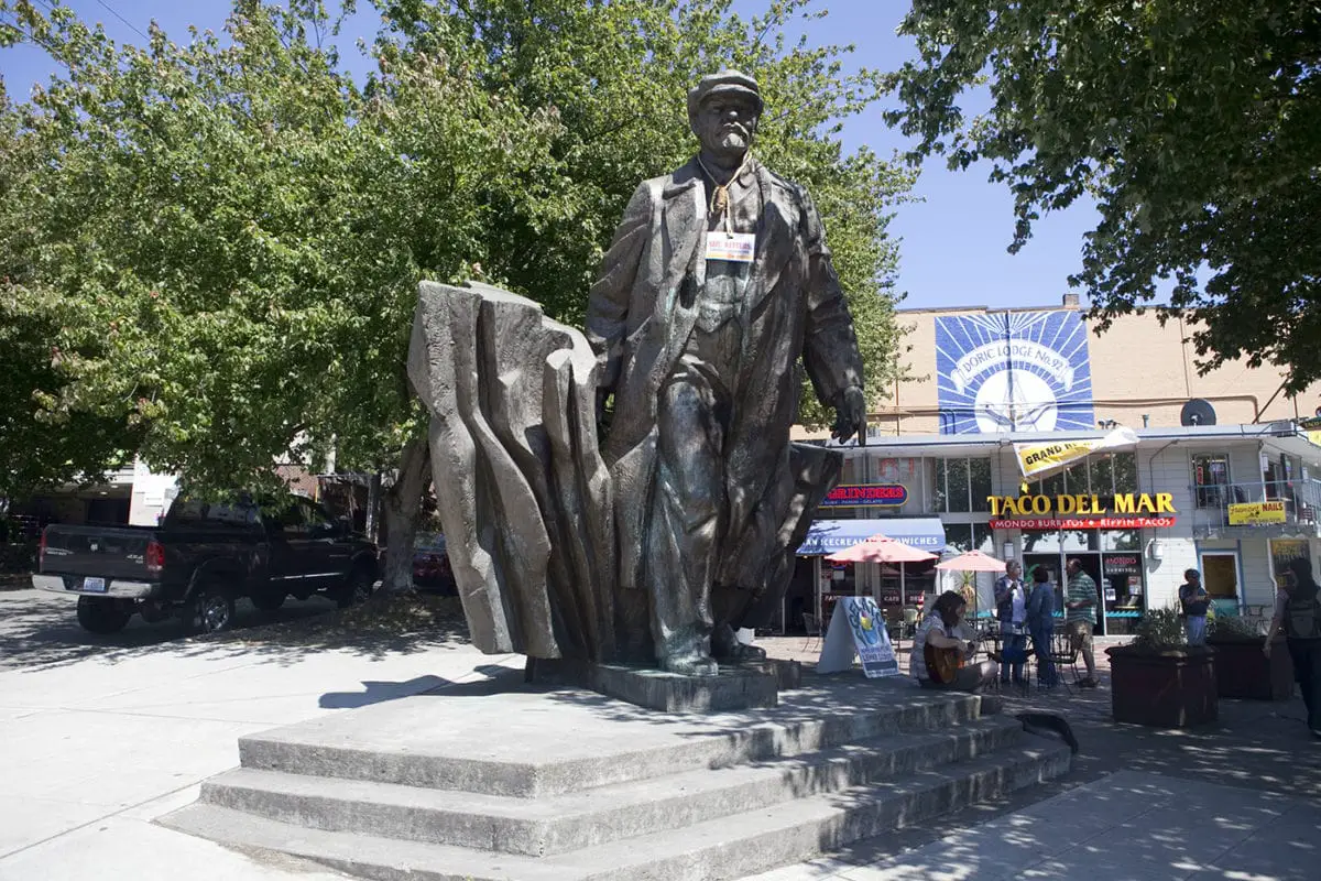 Giant statue of Vladimir Lenin, a roadside attraction in Fremont, Seattle, Washington.