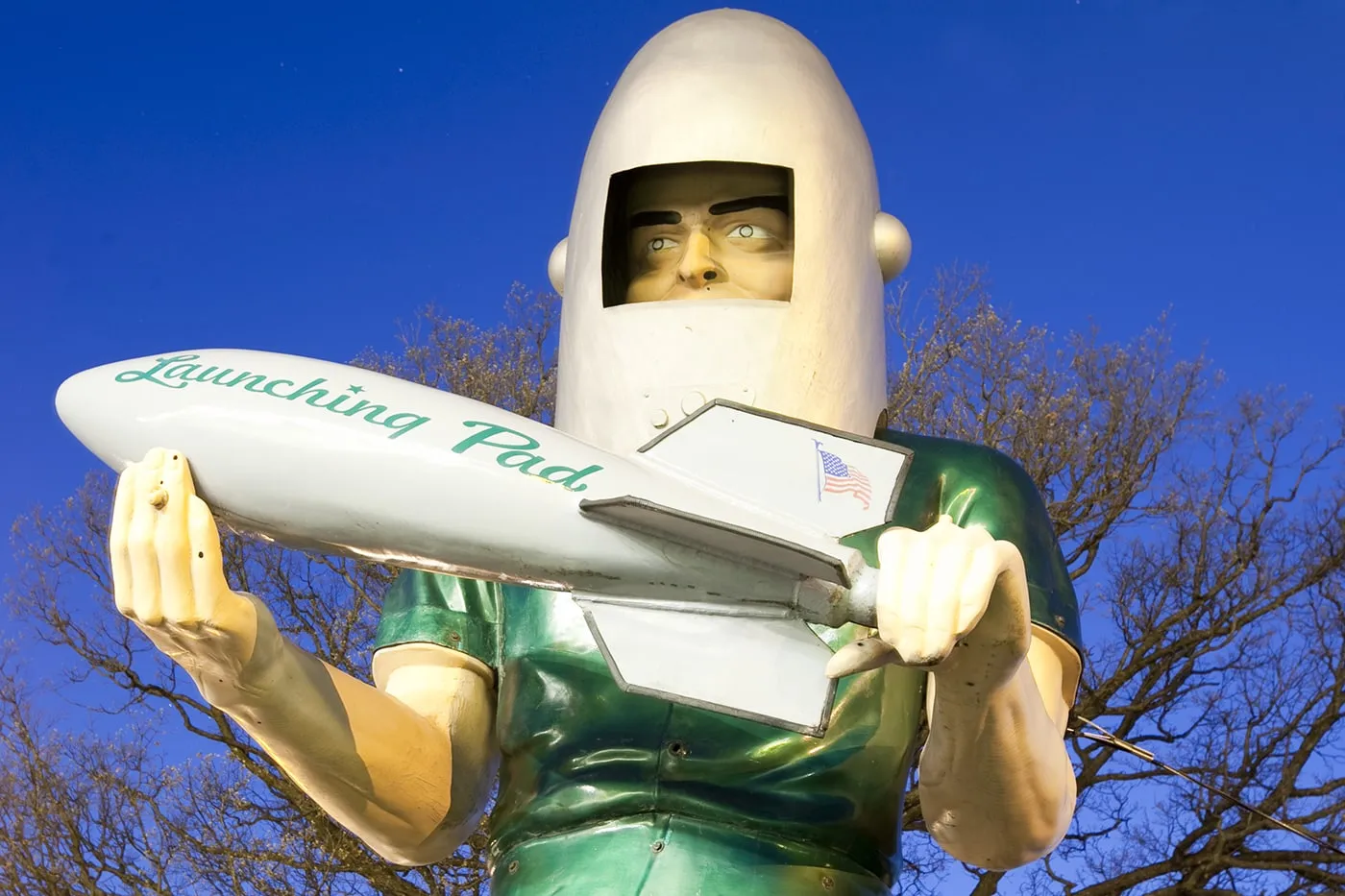 Best Illinois roadside attractions: Gemini Giant muffler man at the Launching Pad in Wilmington, Illinois. Visit this roadside attraction on an Illinois road trip with kids or weekend getaway with friends. Add the Gemini Giant to your road trip bucket list and visit them on your next travel adventure.