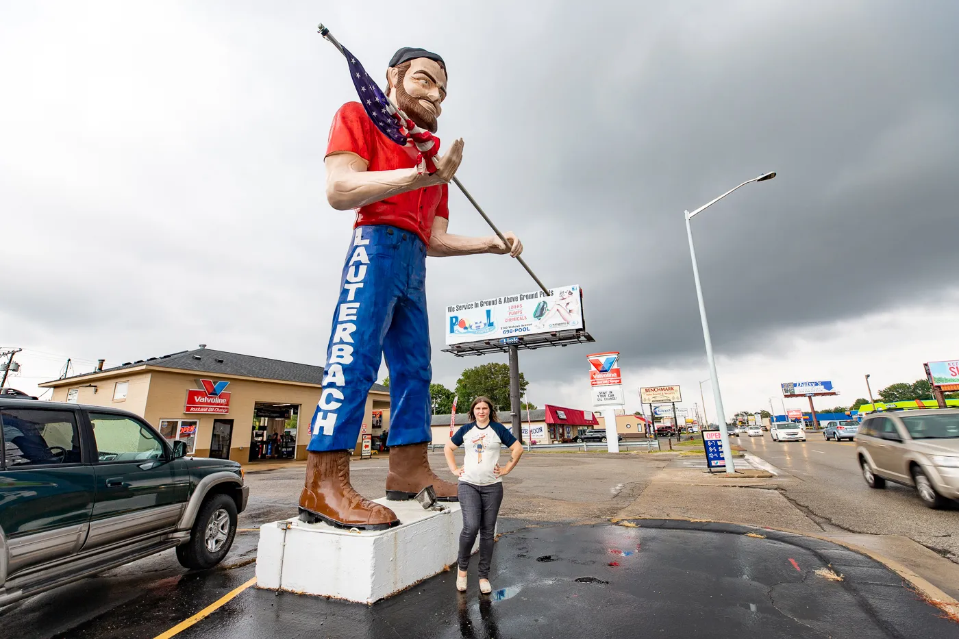 Lauterbach Tire Muffler Man in Springfield, Illinois - Lauterbach Giant roadside attraction on Route 66