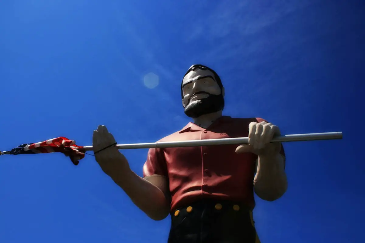 Lauterbach Tire Muffler Man in Springfield, Illinois