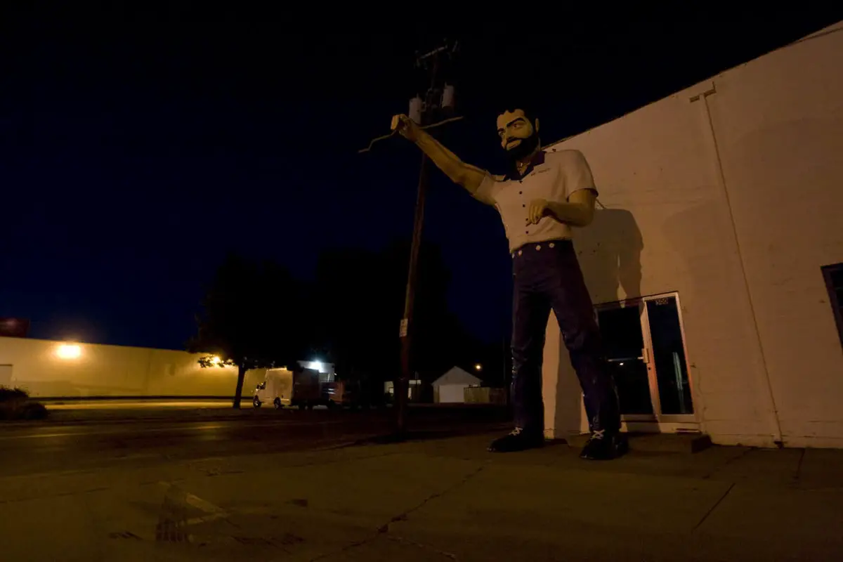 Sioux Falls Mr. Bendo Muffler Man in South Dakota