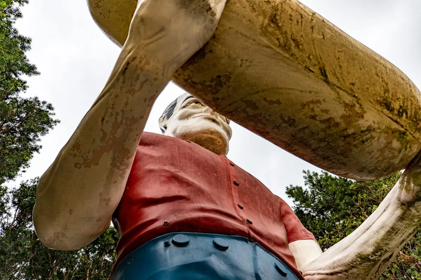 Paul Bunyon Muffler Man Holding a Hot Dog in Atlanta, Illinois - Route 66 Roadside attraction