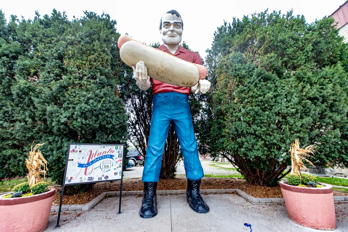 Paul Bunyon Muffler Man Holding a Hot Dog in Atlanta, Illinois - Route 66 Roadside attraction