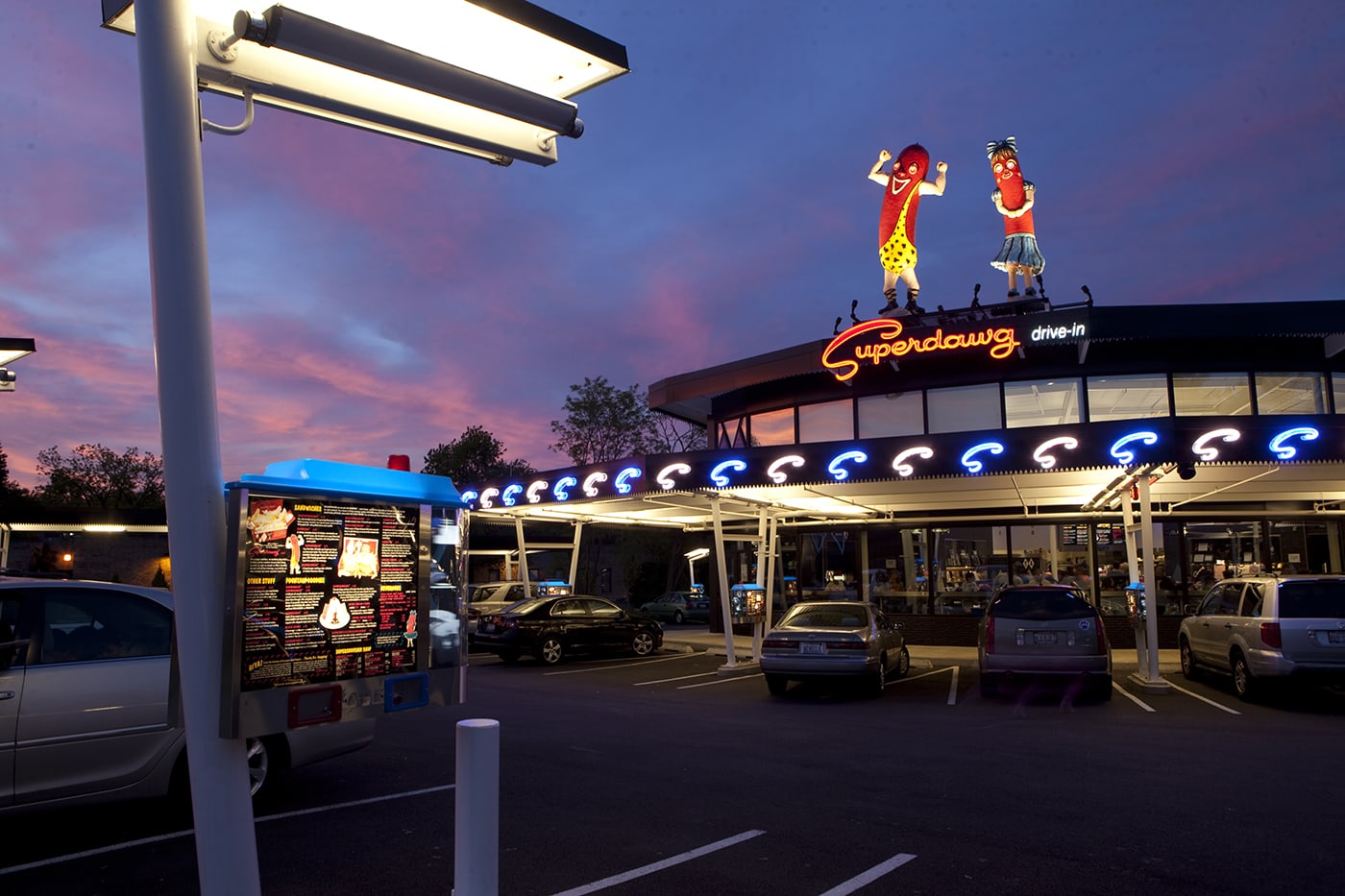 New giant hot dogs on the roof of Superdawg Wheeling.