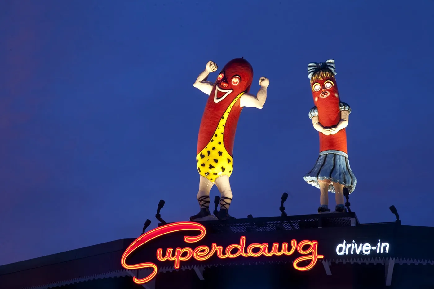 New giant hot dogs on the roof of Superdawg Wheeling.