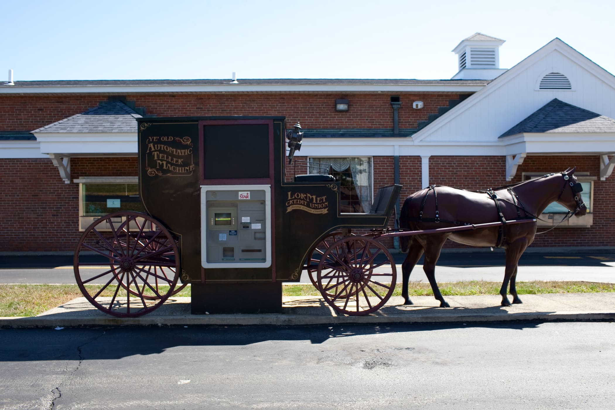 Horse and Buggy ATM in Wellington, Ohio - Ohio Roadside Attractions