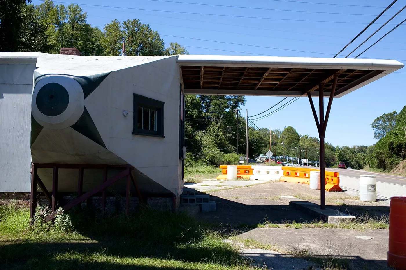 Airplane Service Station in Powell, Tennessee