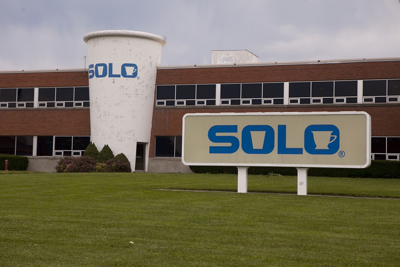 Giant Solo Paper Cup in Springfield, Missouri