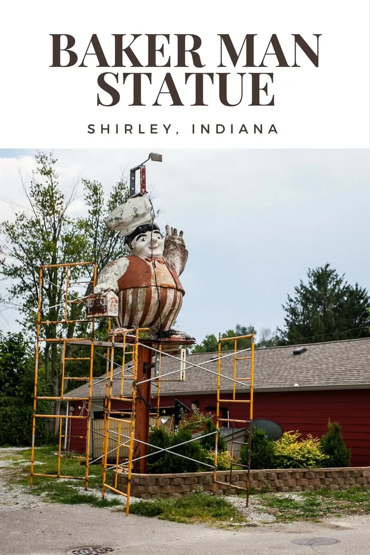 Plump Baker Man Statue in a chef's hat in Shirley, Indiana - also known as Mister Fifteen or Burger Man after the drive-in restaurants he used to advertise. Visit this weird roadside attraction on an Indiana road trip - photograph and add this travel destination to your road trip itinerary and travel bucket list of things to do in Indiana.
#IndianaRoadsideAttractions #RoadsideAttractions #RoadTrip #IndianaRoadTrip #PlacesToVisitInIndiana #ThingsToDoInIndiana #WeirdRoadsideAttractions