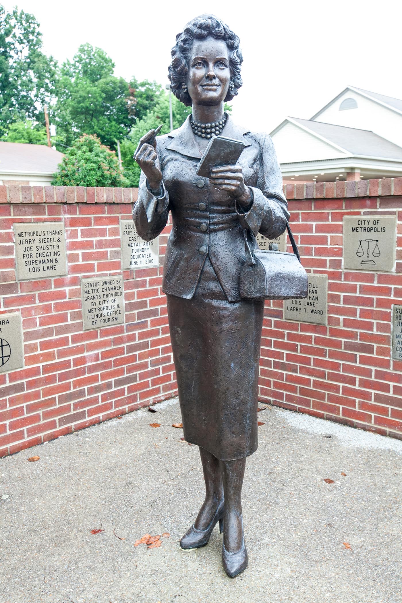 Bronze Superman Lois Lane Statue in Metropolis, Illinois (Noel Neill Statue)