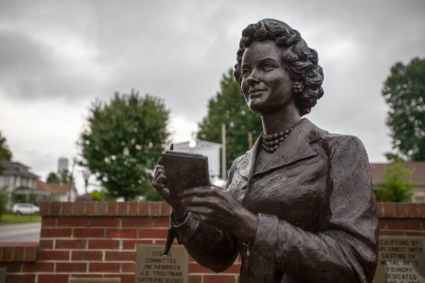 Bronze Superman Lois Lane Statue in Metropolis, Illinois (Noel Neill Statue)