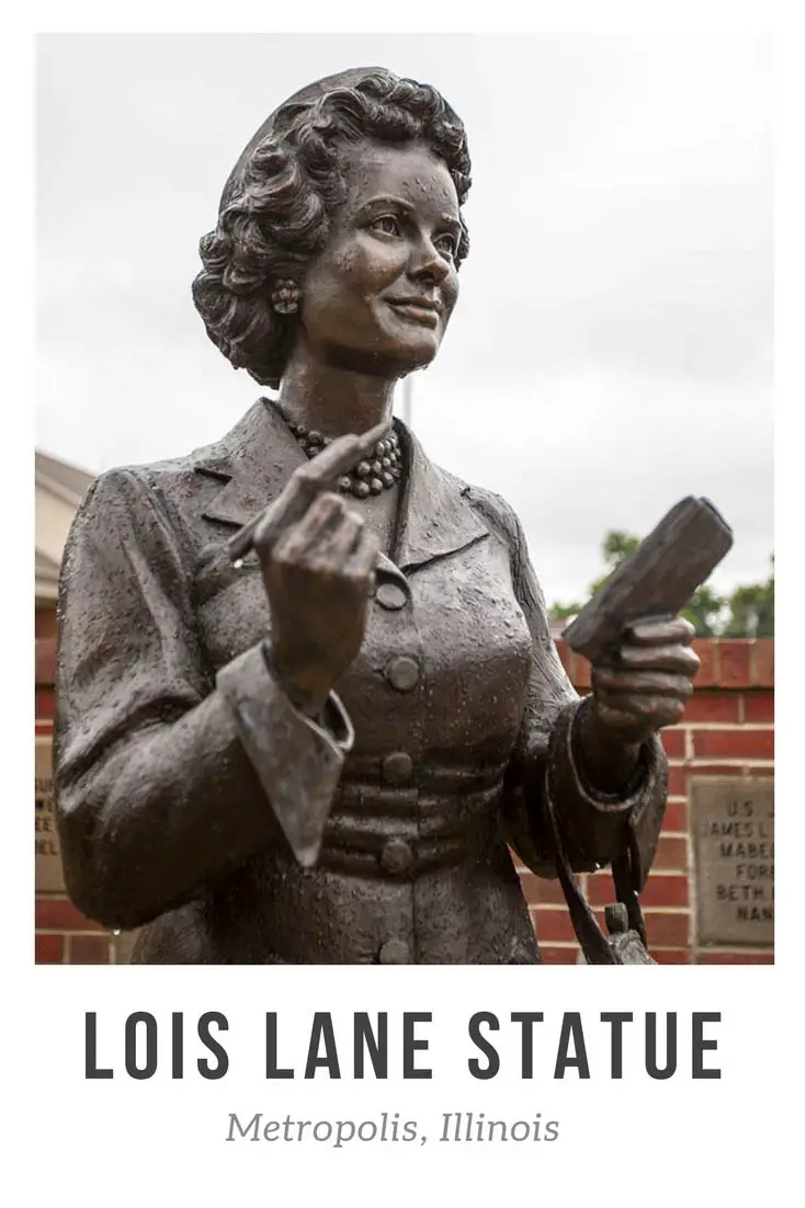 The bronze Superman Lois Lane statue in Metropolis, Illinois (Home of Superman) is also known as the Noel Neill statue, modeled after the actress. Add this Illinois roadside attraction to your travel bucket list for a weekend getaway, list of free things to do in Illinois, or Illinois road trip itinerary.
#IllinoisRoadsideAttractions #RoadsideAttractions #RoadTrip #IllinoisRoadTrip #IllinoisWeekendGetaways #IllinoisRoadTripItinerary #WeirdRoadsideAttractions #RoadTripStops #USA #America