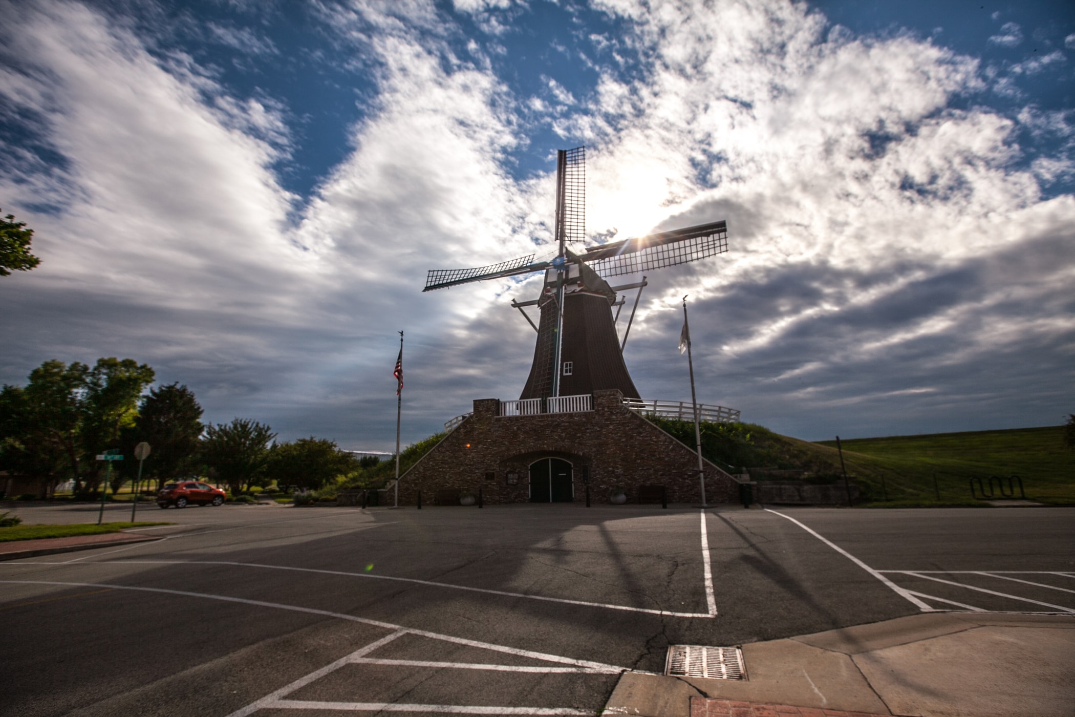 Best Illinois roadside attractions: De Immigrant Windmill in Fulton, Illinois. Visit this roadside attraction on an Illinois road trip with kids or weekend getaway with friends. Add the world's largest De Immigrant Windmill to your road trip bucket list and visit them on your next travel adventure.