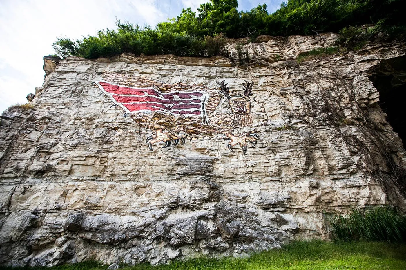 Legend of the Piasa Bird in Alton, Illinois