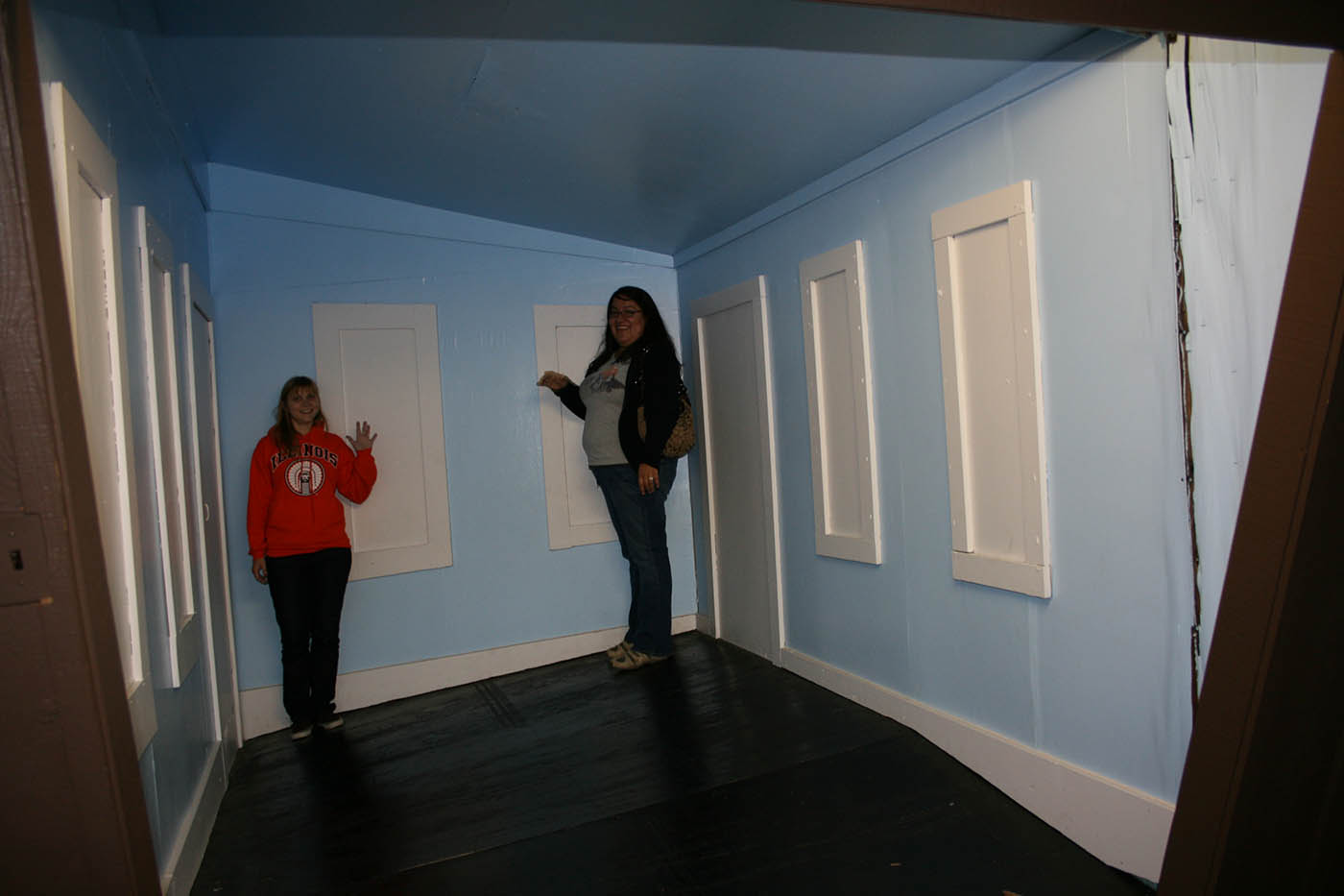 Optical Illusions at Big Mike's Mystery House in Cave City, Kentucky