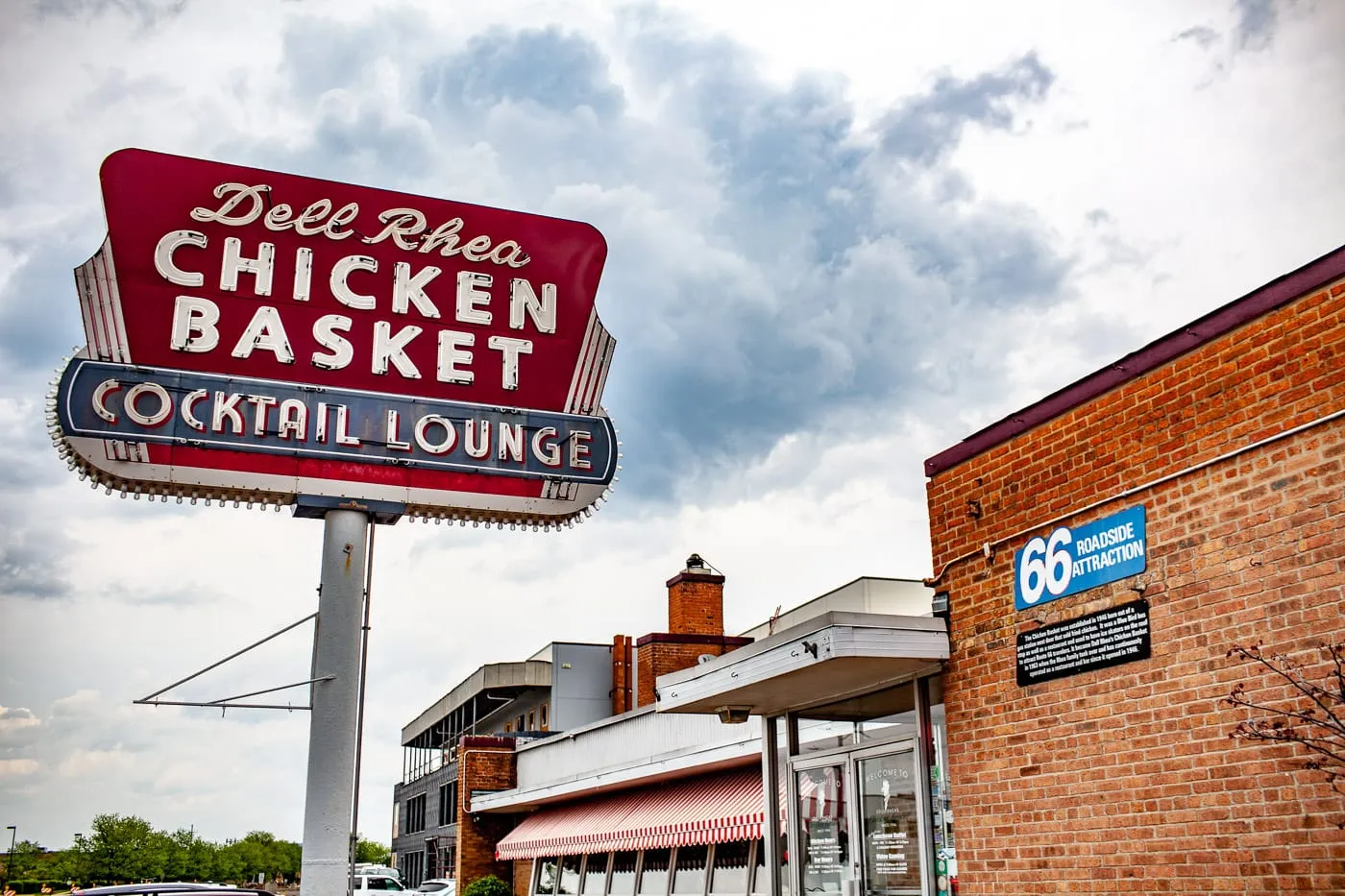 Dell Rhea's Chicken Basket a Route 66 restaurant in Illinois.
