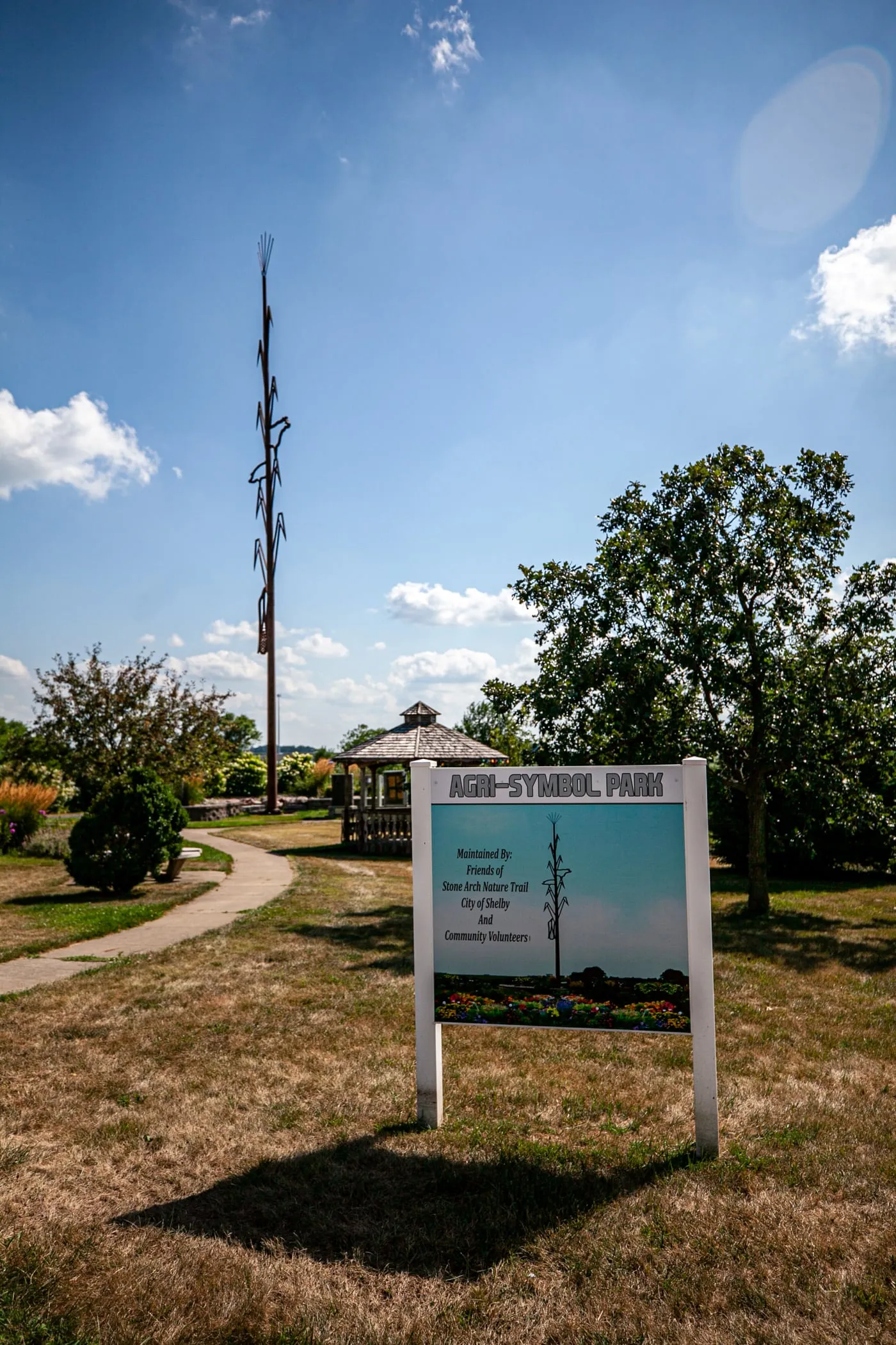 Agri-Symbol: The agricultural symbol is a 76-Foot-Tall Corn Stalk in Shelby, Iowa | Iowa Roadside Attractions