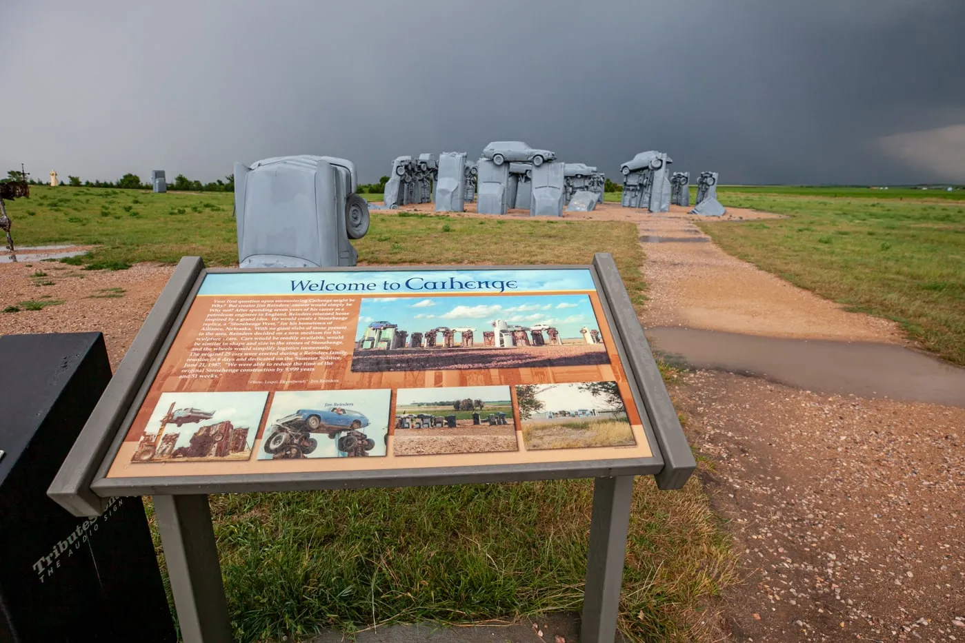 Carhenge v Alliance, Nebraska - Stonehenge vyrobeny z auta silniční atrakce v Nebrasce.