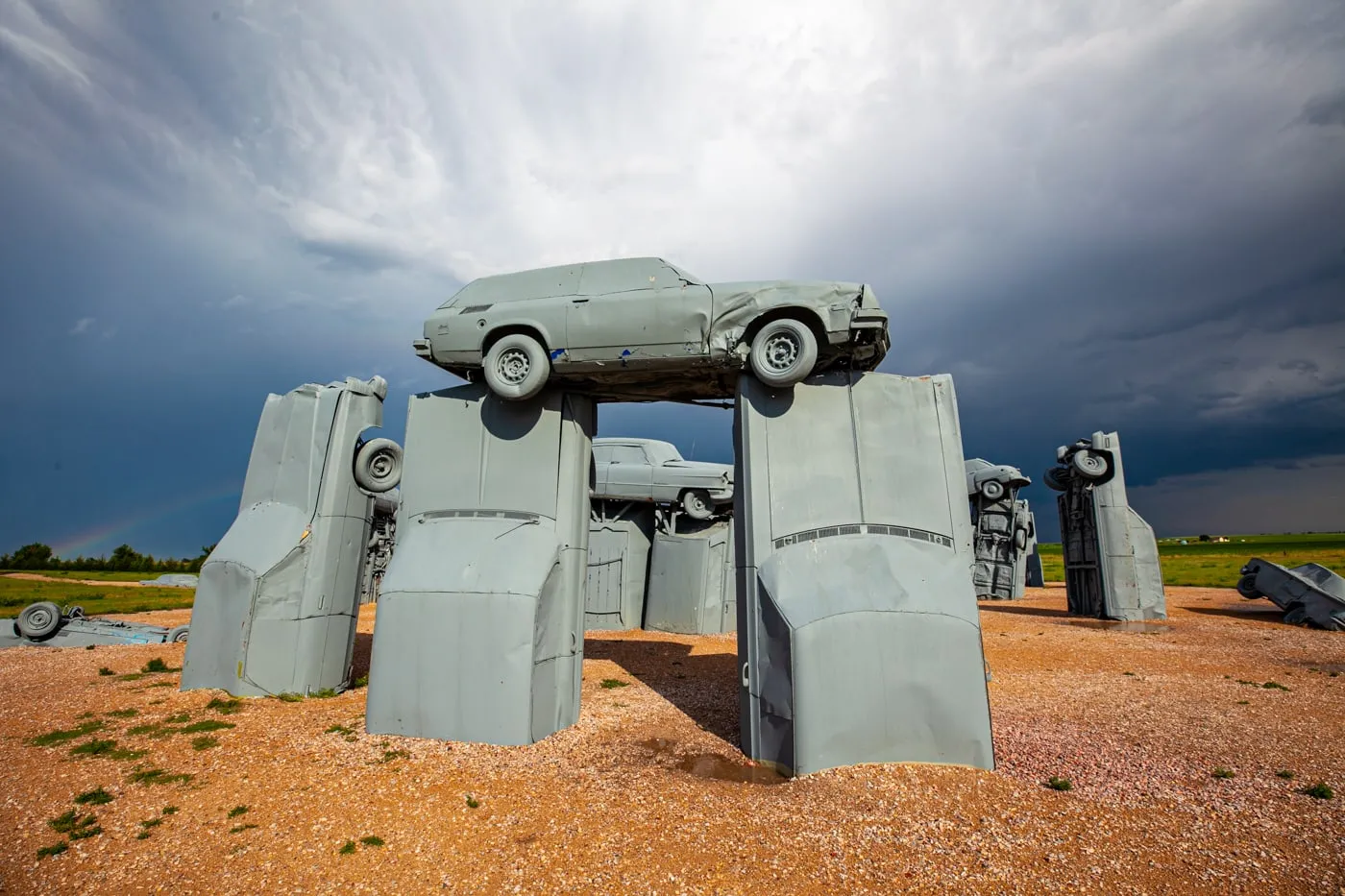 Carhenge in Alliance , Nebraska-Stonehenge fatto da auto attrazione lungo la strada in Nebraska.