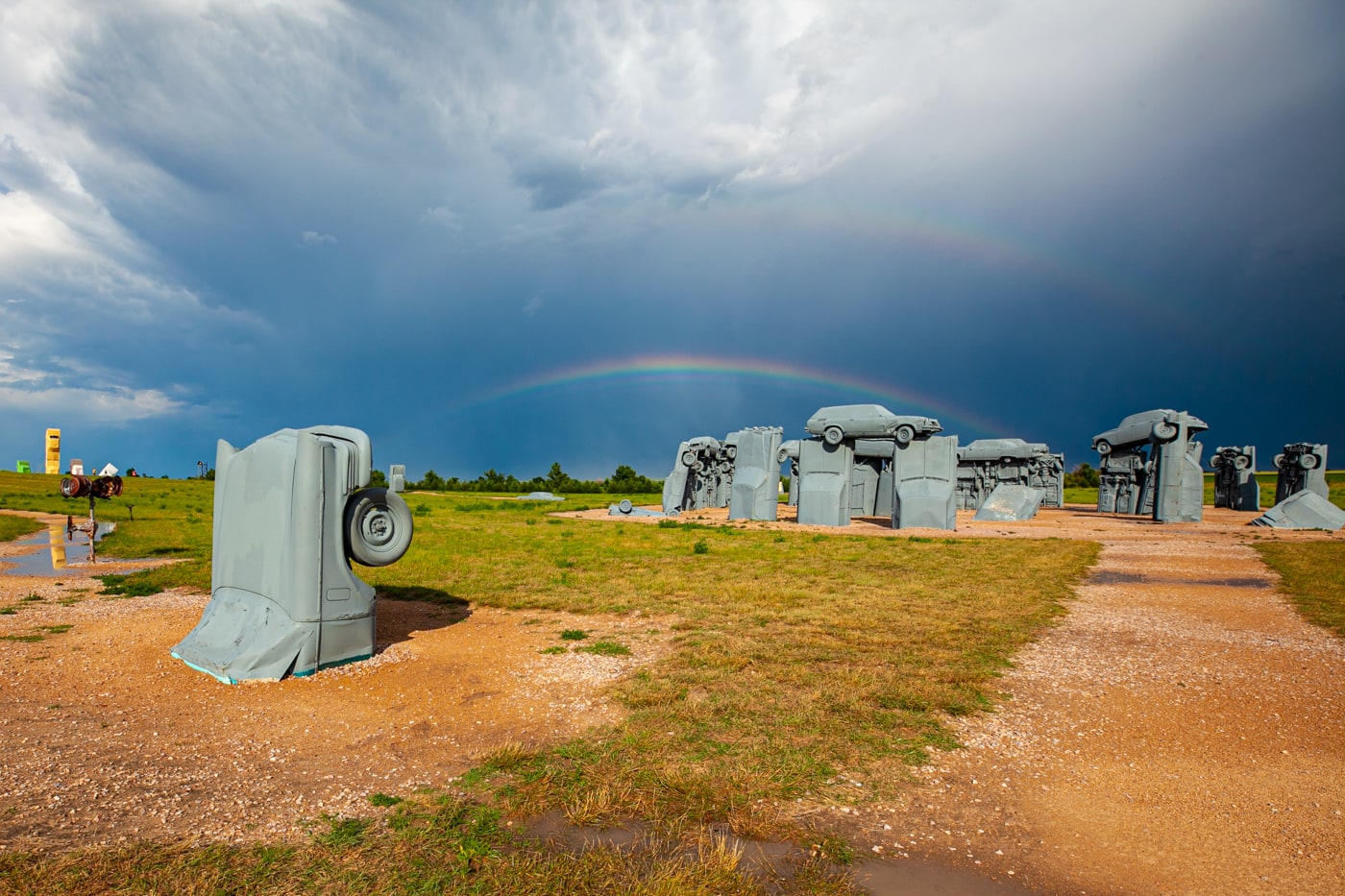 Carhenge i allians, Nebraska - Stonehenge Tillverkad av bilar vägkanten attraktion i Nebraska.