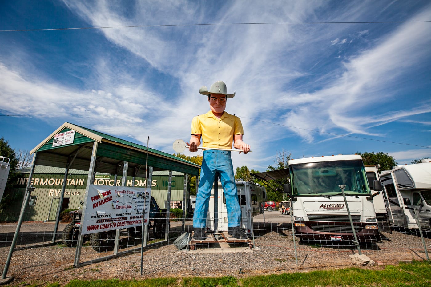 Cowboy Muffler Man in Wendell, Idaho | Idaho Roadside Attractions