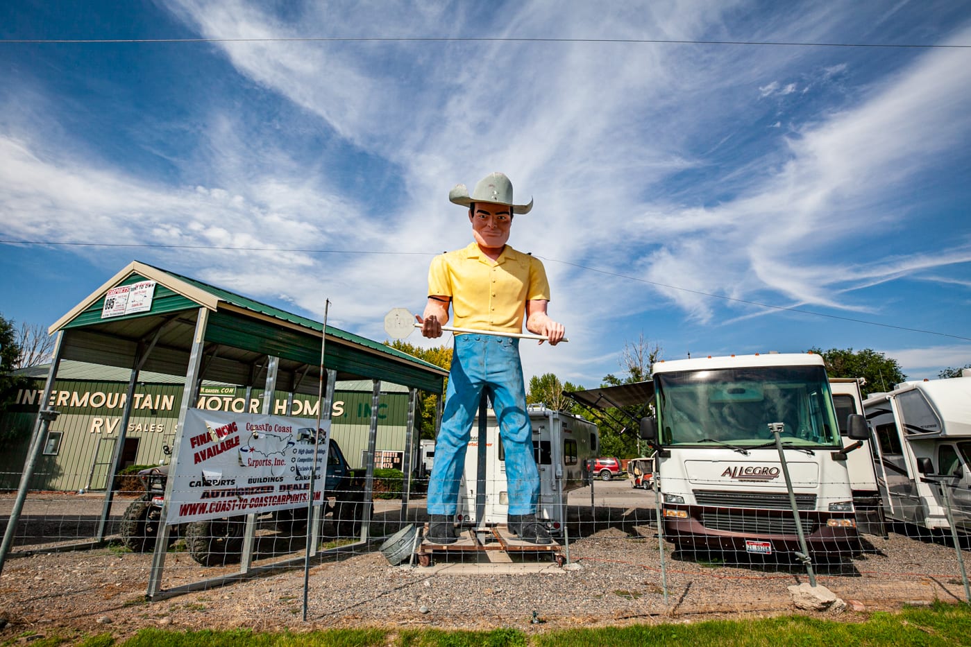 Cowboy Muffler Man in Wendell, Idaho | Idaho Roadside Attractions