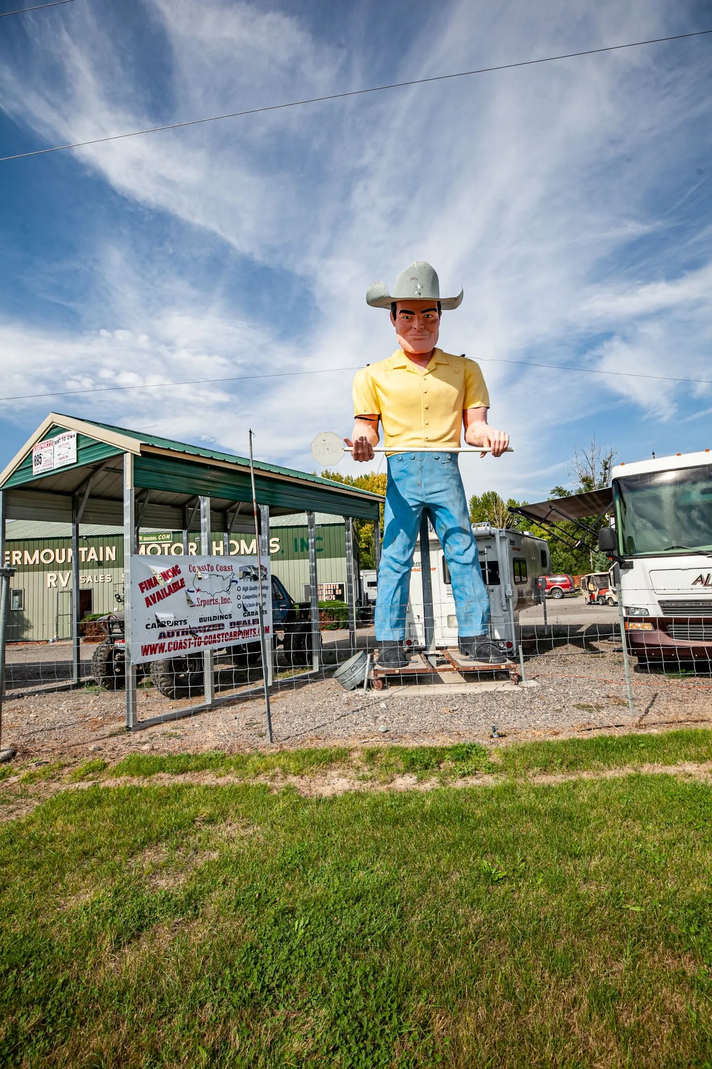 Cowboy Muffler Man in Wendell, Idaho | Idaho Roadside Attractions