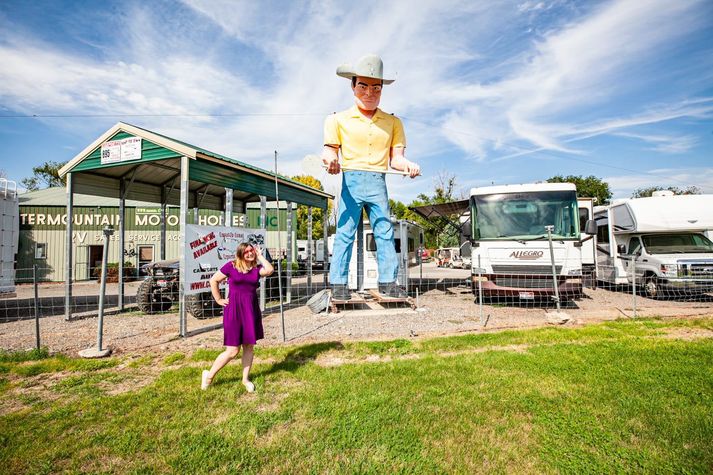 Cowboy Muffler Man in Wendell, Idaho | Idaho Roadside Attractions