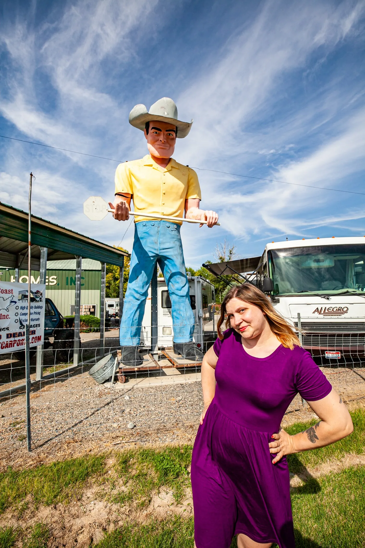 Cowboy Muffler Man in Wendell, Idaho | Idaho Roadside Attractions