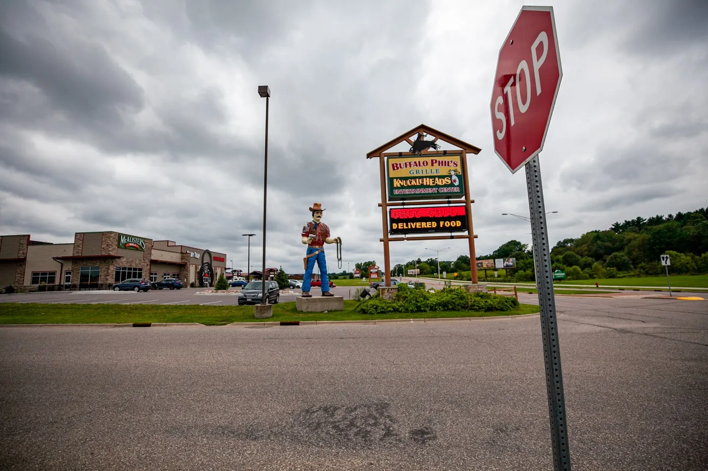 Giant Fiberglass Cowboy Statue in Wisconsin Dells | Wisconsin Dells Muffler Man and Roadside Attractions in Wisconsin